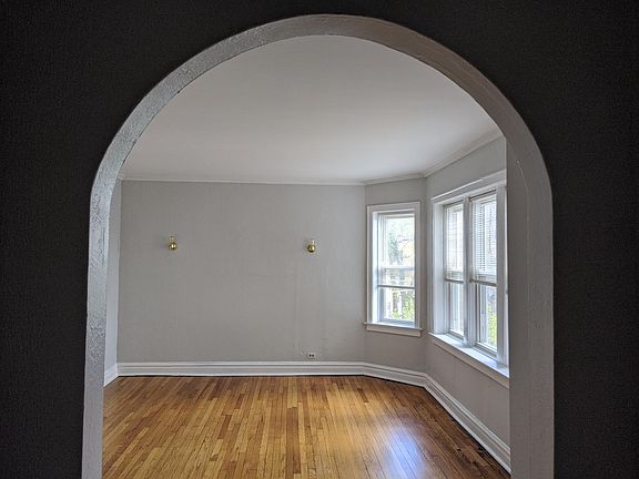 4th image of 2046 N Albany Ave