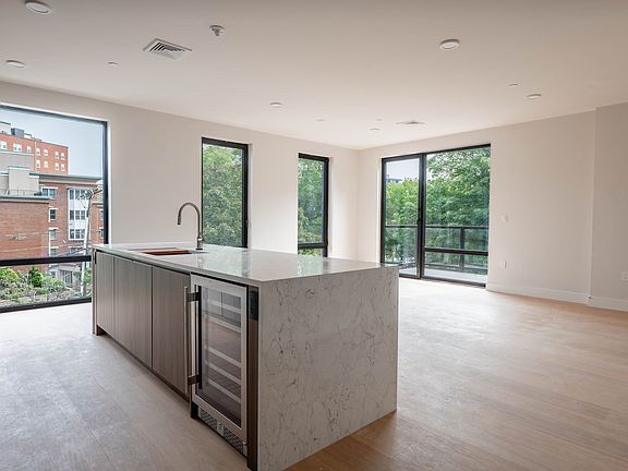 4th image of 80 Vernon St #1A