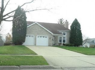 1077 Abbey Dr, Crystal Lake, IL 60014