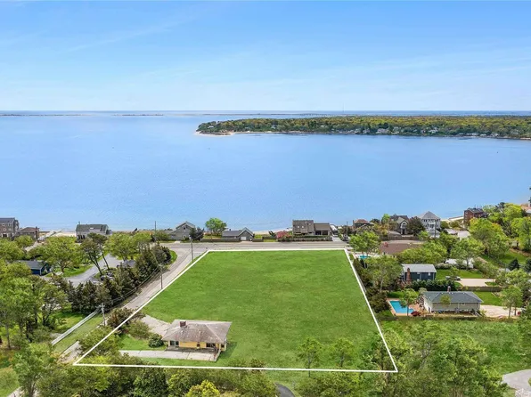 1 Oceanview Road, Hampton Bays, NY 11946