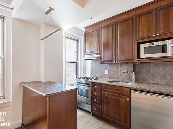 3rd image of 325 W 45th St APT 705