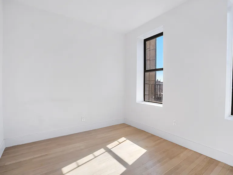 246 Bainbridge St #8 — Photo 4