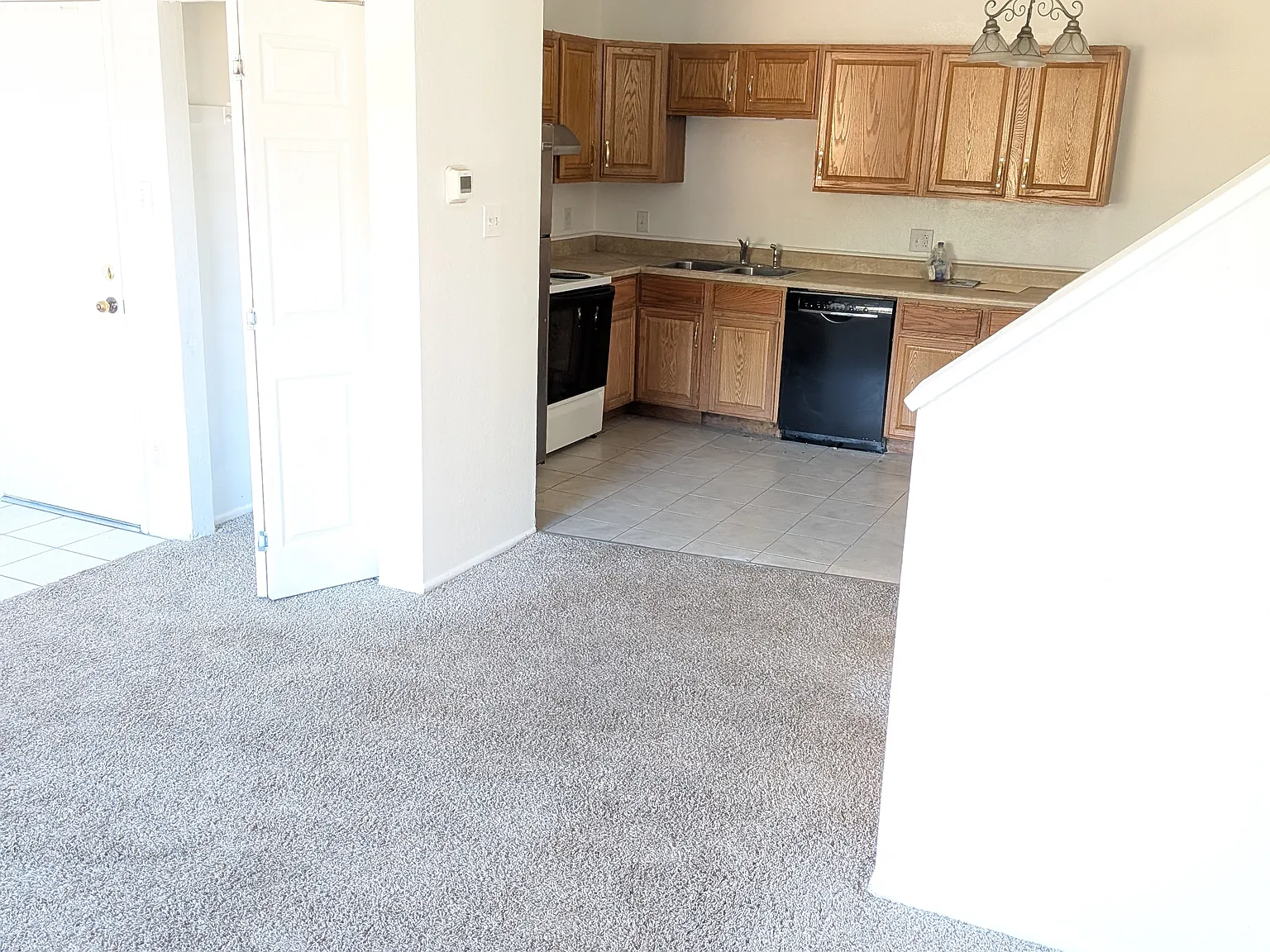 3 bed, 1.5 bath, 1450 sqft, $2,600 — Photo 2