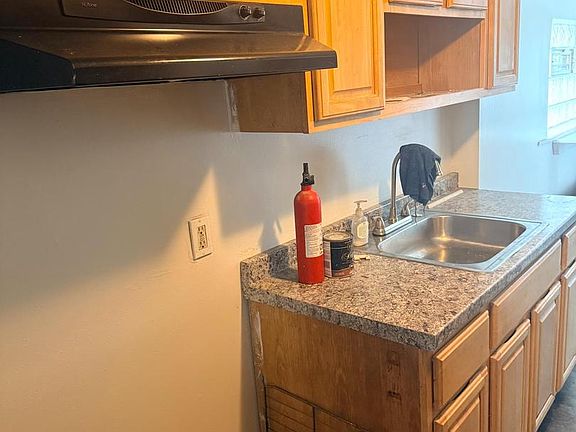 5th image of 1528 W Tioga St