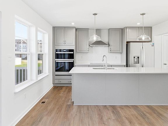 2nd image of 76 Bolingbroke Way