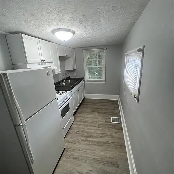 1038 N Tuxedo St #B — Photo 6