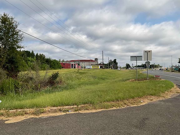 5th image of E End Blvd S