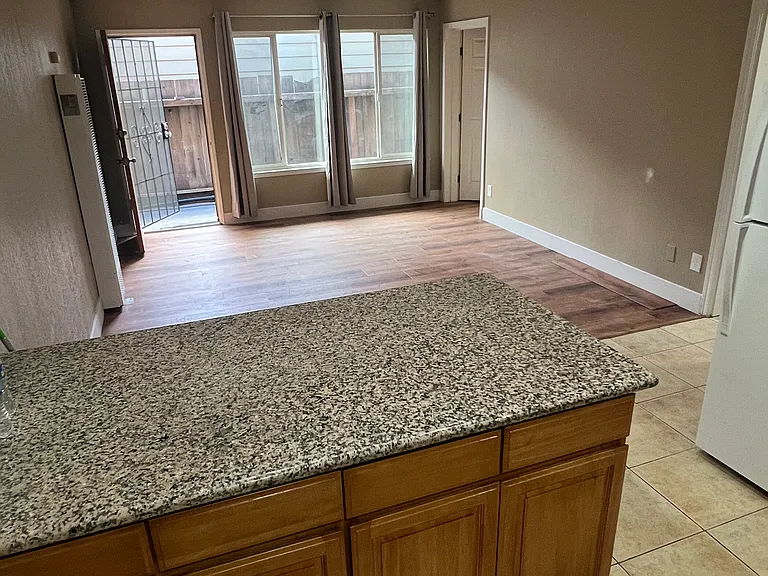 1253 Jefferson Ave #4 — Photo 15