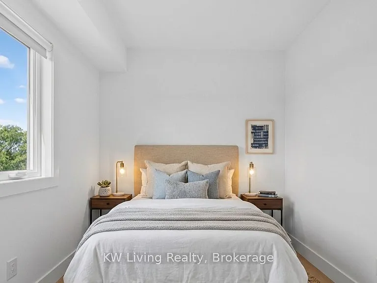 484 Westmount Ave — Photo 5