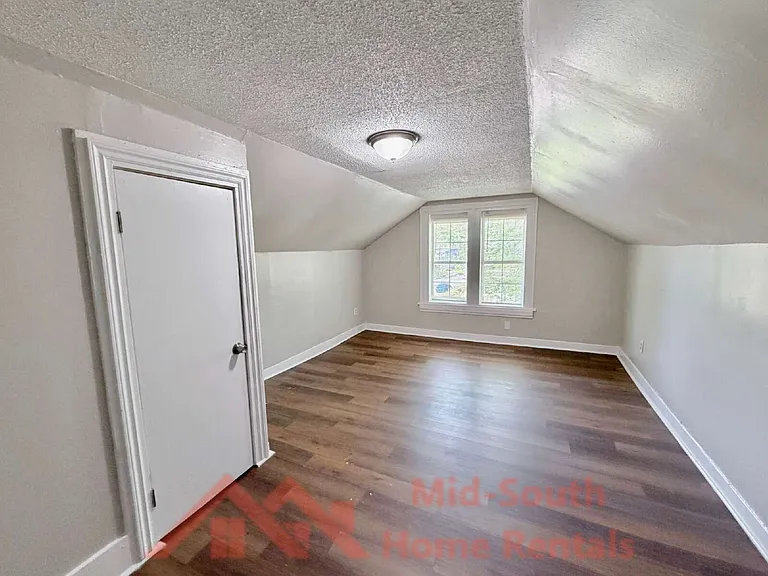 1561 Foster Ave — Photo 19