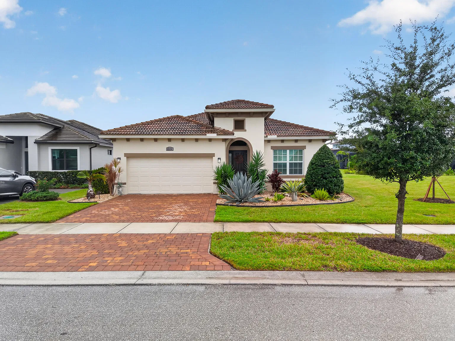3 bed, 2.0 bath, 1932 sqft, $4,250 — Photo 2