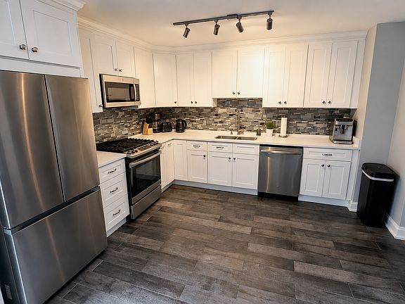 4th image of 652 Childs St APT D