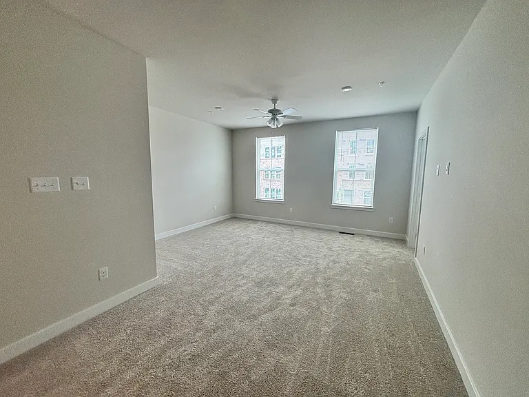 2846 Calgary Ln — Photo 5