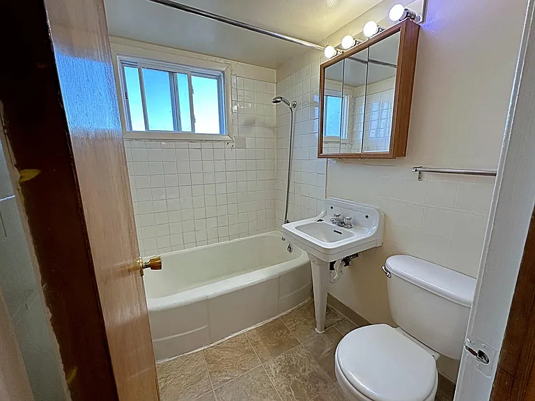 Ford Parkway Apartments — Photo 17