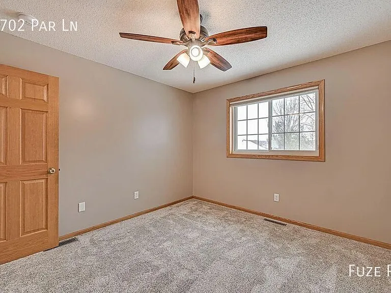 1702 Par Ln — Photo 24