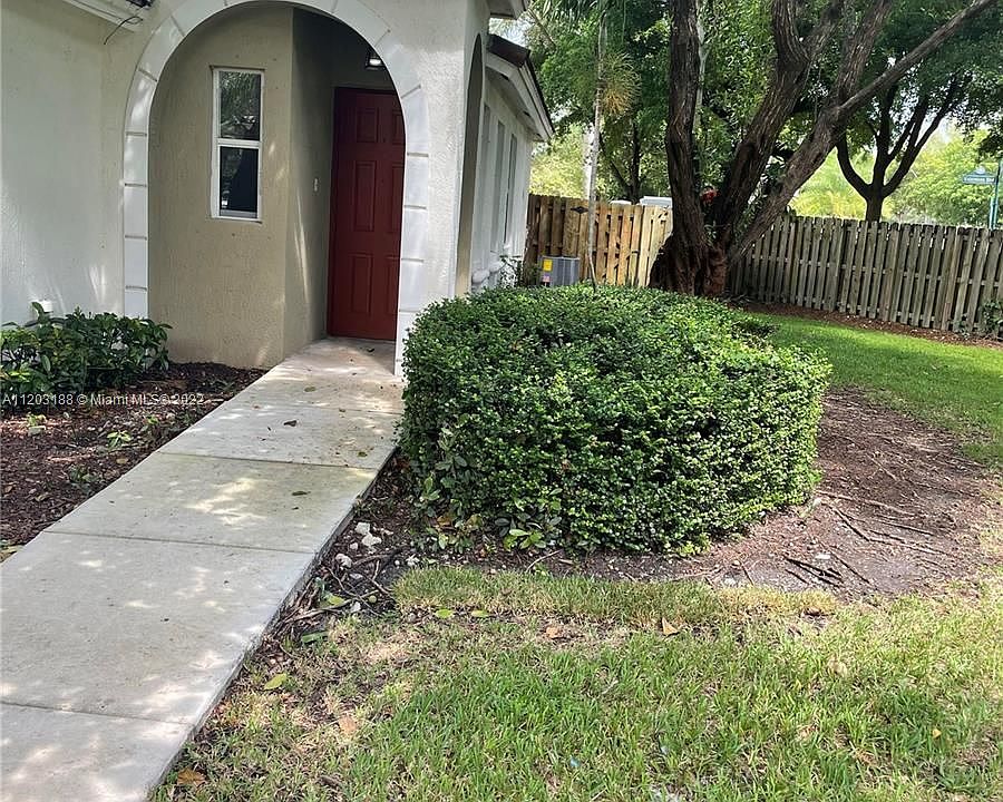 1st image of 4295 NE 10th Ct #4295