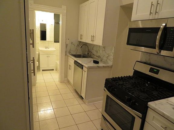 2nd image of 1361 N Ashland Ave APT 1E