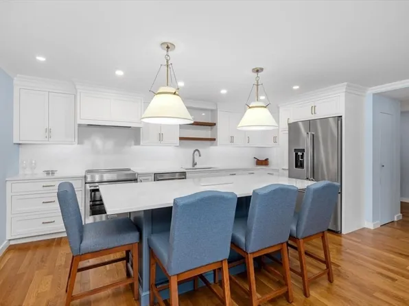 2001 Marina Dr APT 608, Quincy, MA 02171