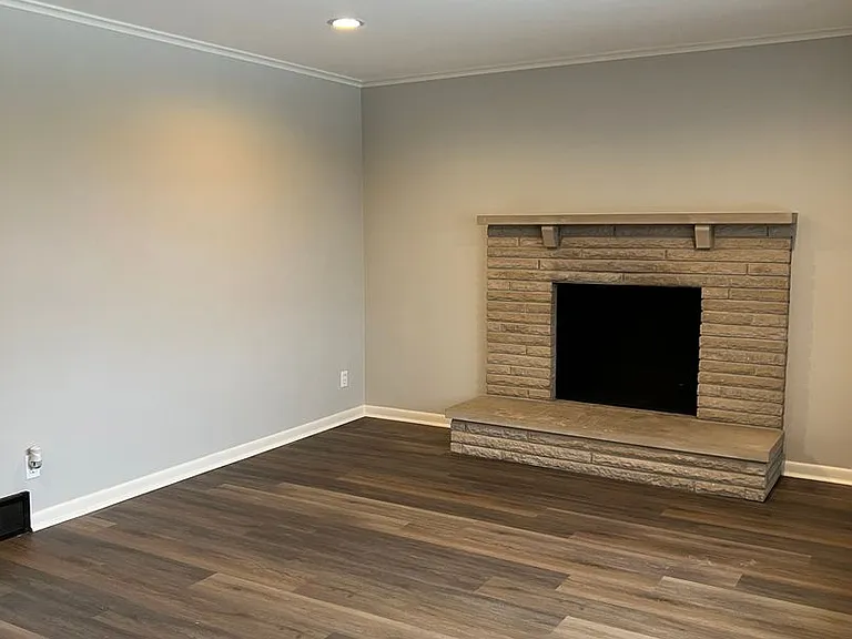 1387 E Gates St — Photo 3