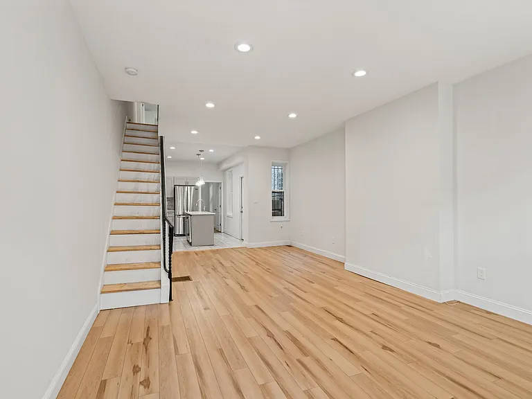 1630 Edgley St — Photo 3