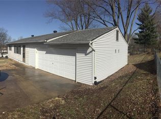 34 Airline Dr, Saint Charles, MO 63304