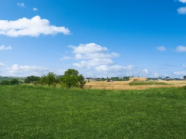 2118 Timberview Dr, Norwalk, IA 50211