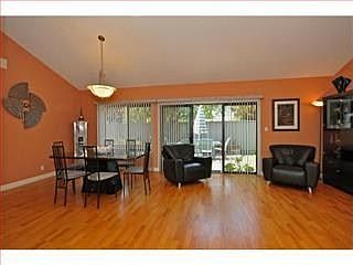 3rd image of 965 De Soto Ln