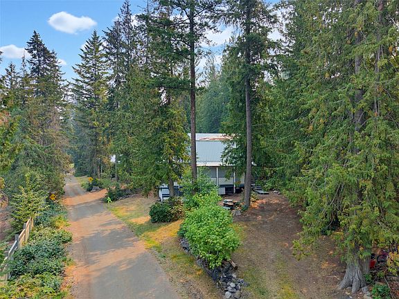 3rd image of 1810 Archibald Rd