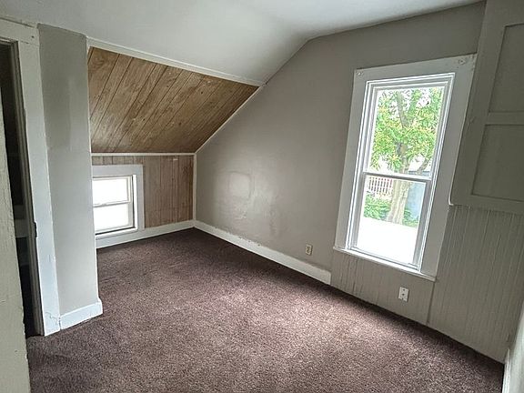 3rd image of 610 W Creighton Ave #4
