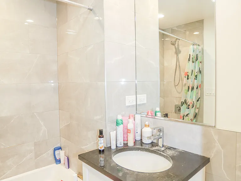 652 W Roscoe St #104 — Photo 7