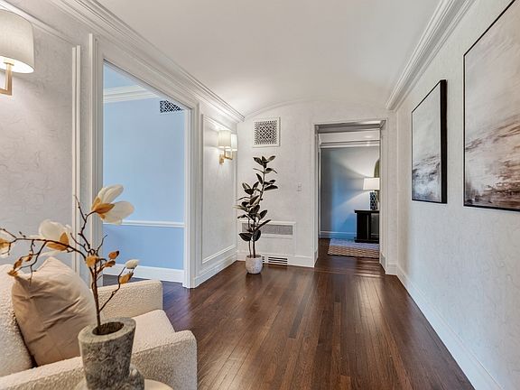 4th image of 172 Beacon St #3