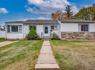 10 Gerhard Rd, Plainview, NY 11803