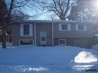 8611 Larimore Ave, Omaha, NE 68134