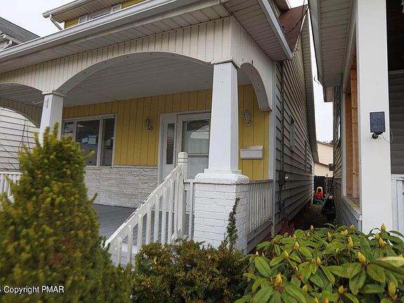 3rd image of 125 Lyndwood Ave