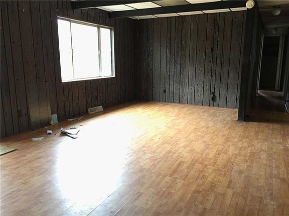 5th image of 117 Hall St