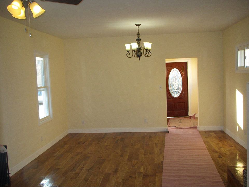 2nd image of 10411 211th St