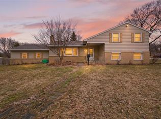 110 Dunrovin Ln, Rochester, NY 14618