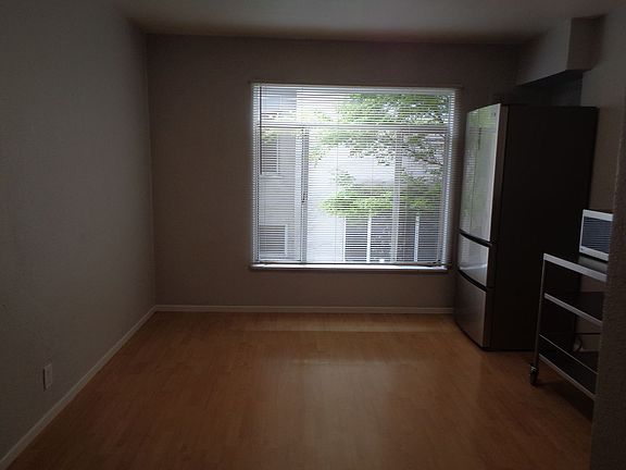 4th image of 2936 14th Ave #101