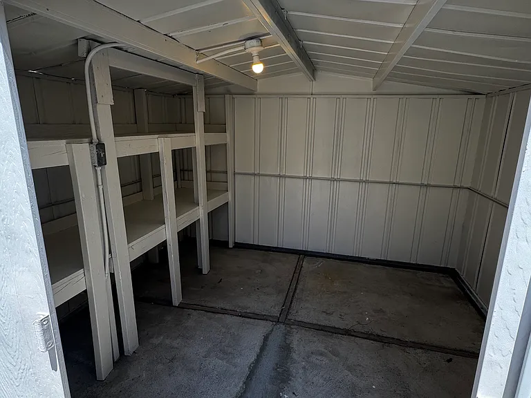 221 Colorado Ave — Photo 35