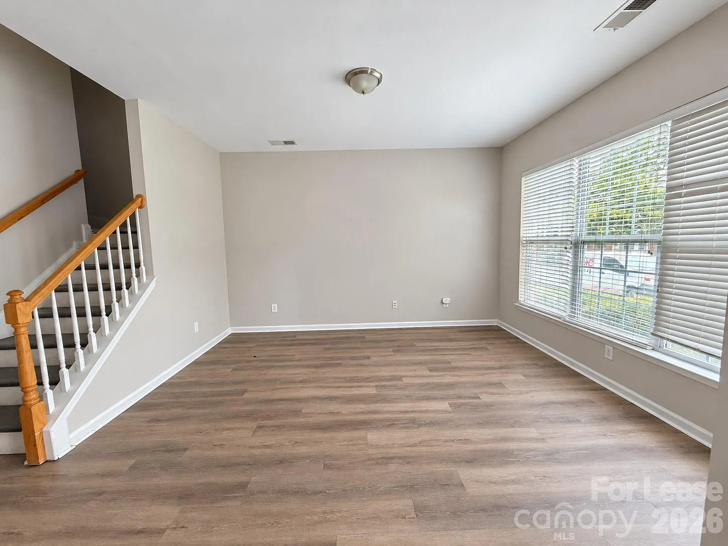 3 bed, 4.0 bath, 2180 sqft, $2,100 — Photo 2