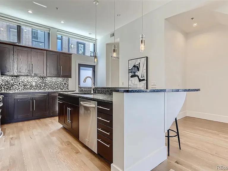 2428 Champa St — Photo 15