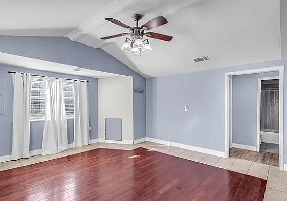 5020 Hawk St — Photo 2