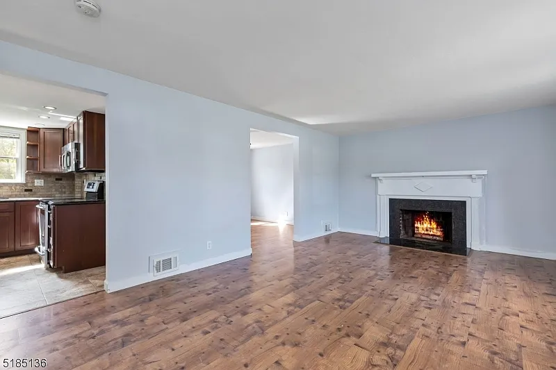 4 bed, 1.0 bath, $3,200 — Photo 2