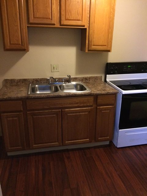 1st image of 827 Manning Ave