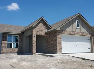 1450 Lake Ridge Dr, Brenham, TX 77833