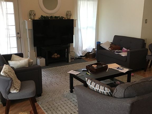 2nd image of 207 Teakwood Ln