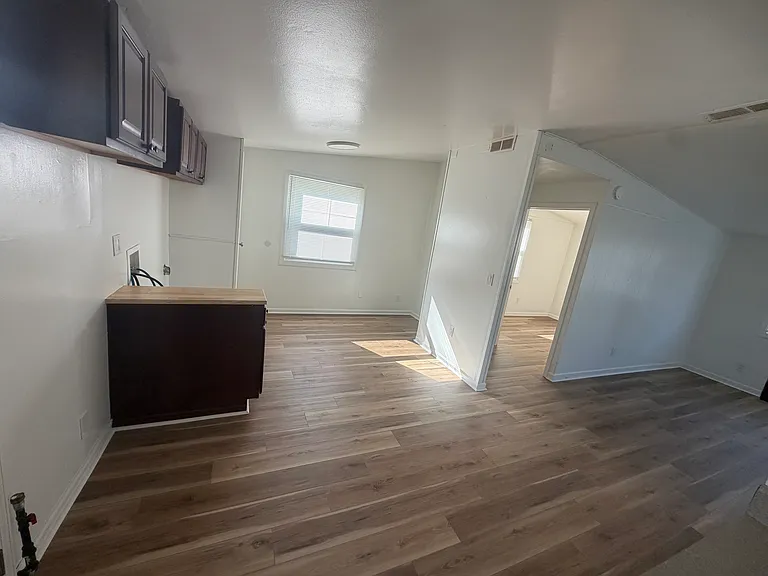 555 Dearborn Ave — Photo 13