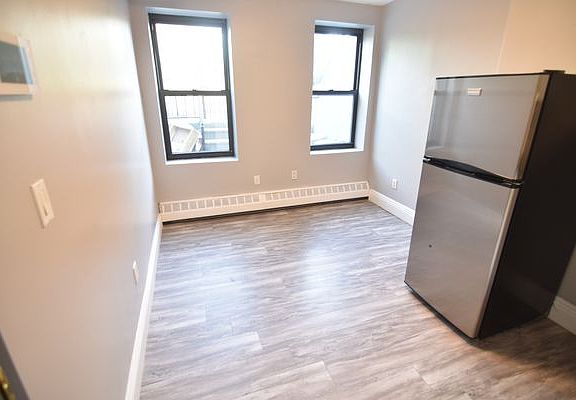 2nd image of 350 E 134th St #3A
