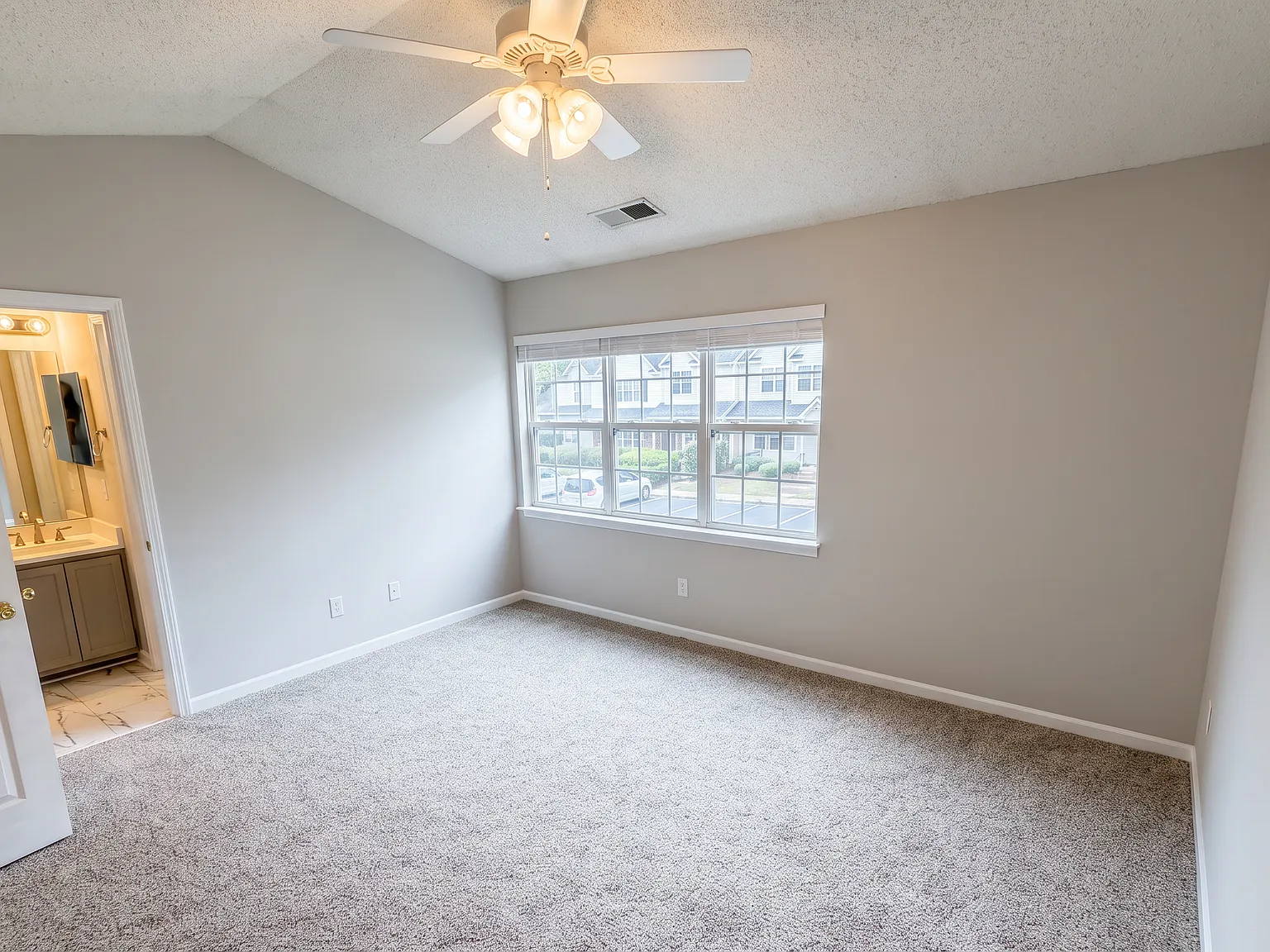 2 bed, 2.5 bath, 1309 sqft, $1,695 — Photo 3