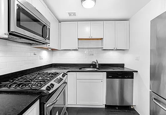 4th image of 309 E 49th St APT 7E